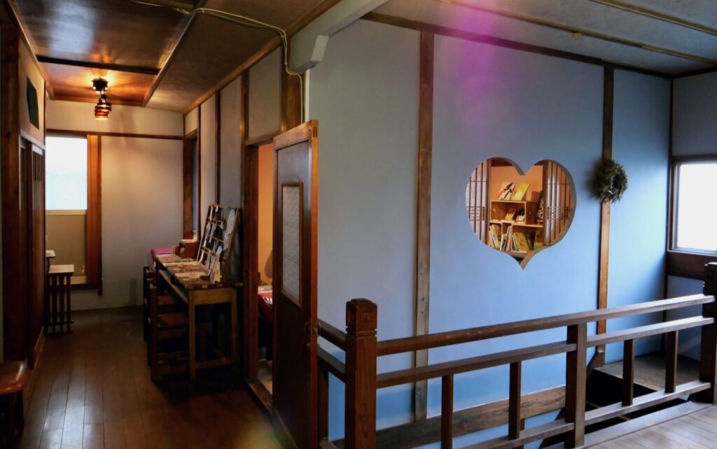 福岡県・門司港にある築70余年の元旅館をリノベした小さな宿、ゲストハウスPORTO（ポルト）