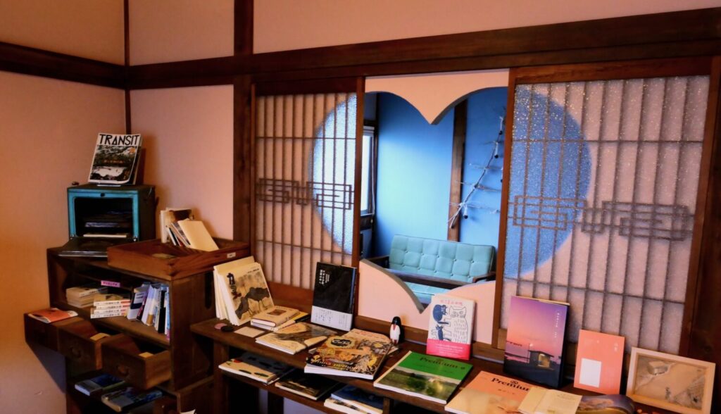 福岡県・門司港にある築70余年の元旅館をリノベした小さな宿、ゲストハウスPORTO（ポルト）