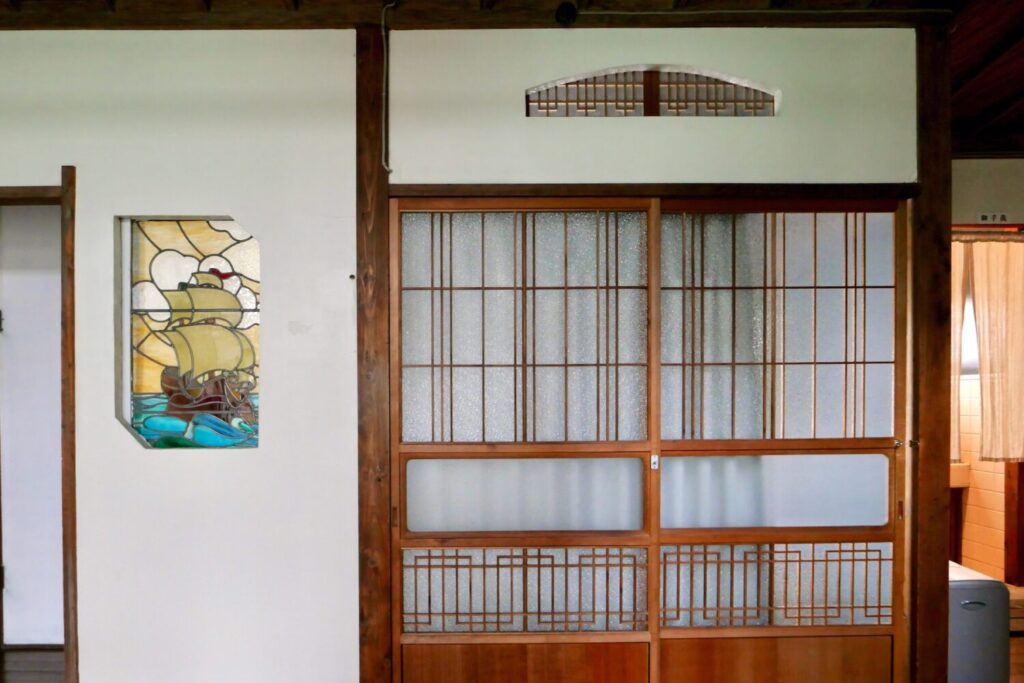 福岡県・門司港にある築70余年の元旅館をリノベした小さな宿、ゲストハウスPORTO（ポルト）