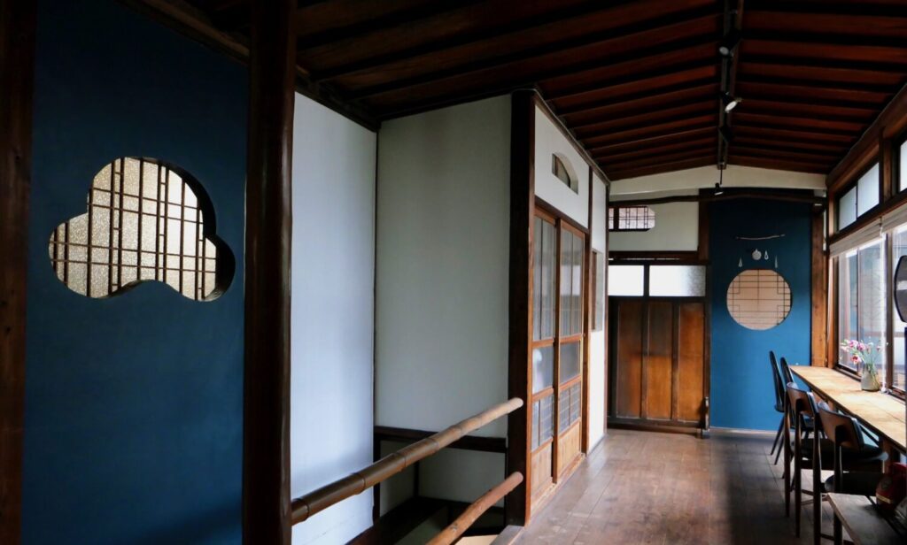 福岡県・門司港にある築70余年の元旅館をリノベした小さな宿、ゲストハウスPORTO（ポルト）