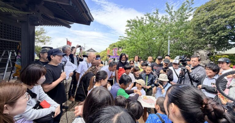 小さな蜘蛛に子どもも大人も夢中。富津で受け継がれる「くも合戦」の熱気を体感してきた