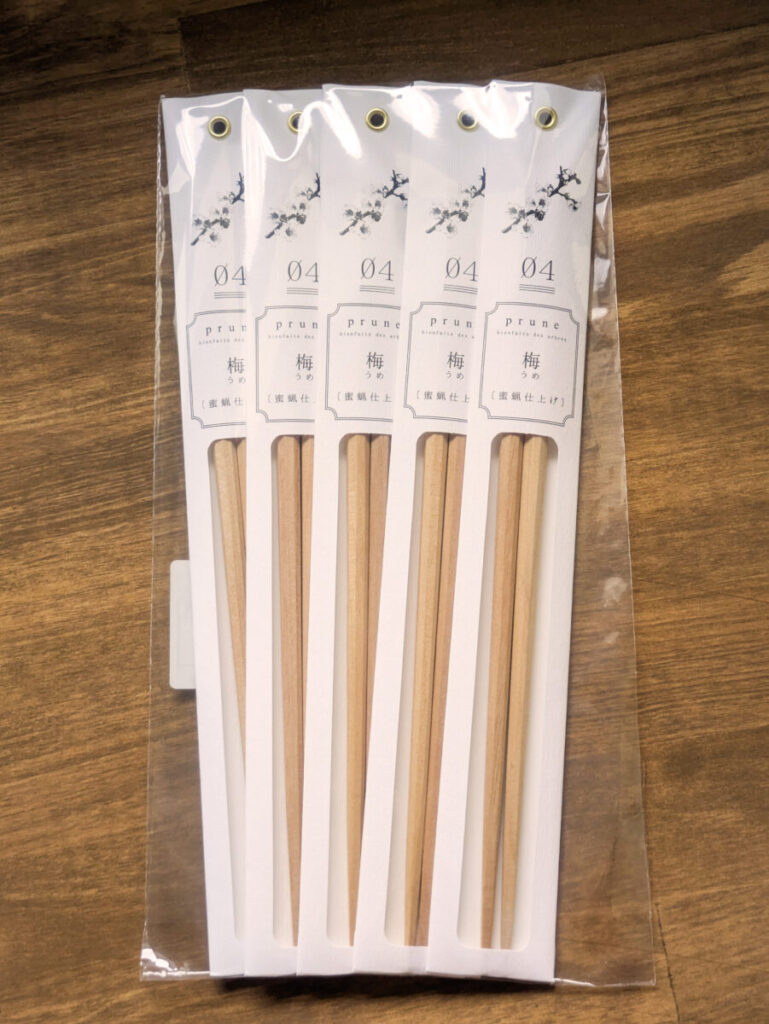 梅の木で作られたお箸