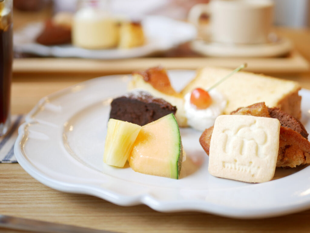 豪華なケーキプレートセット