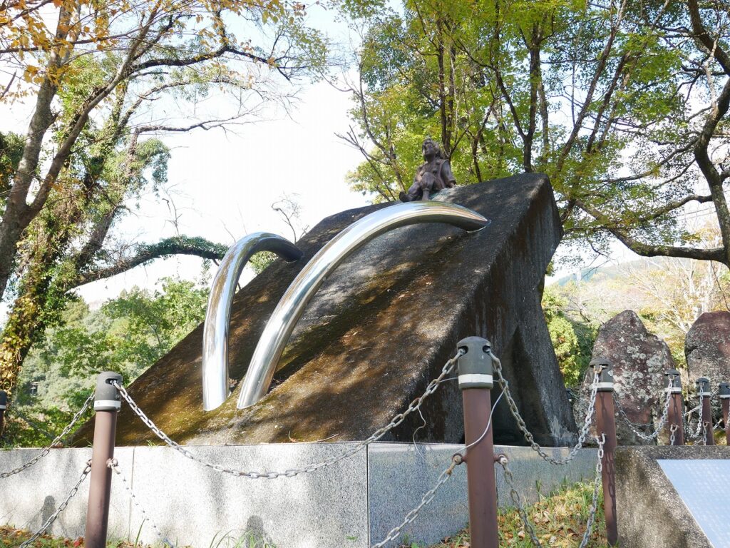 秋葉大天狗の高下駄オブジェ