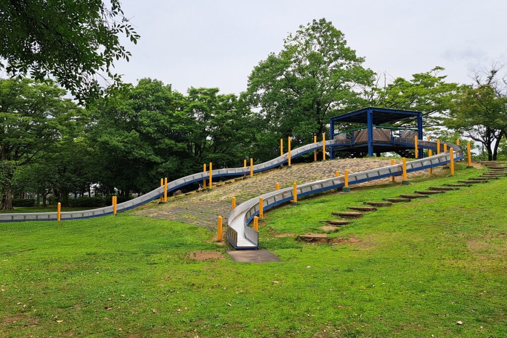 福井県総合グリーンセンターのすべり台