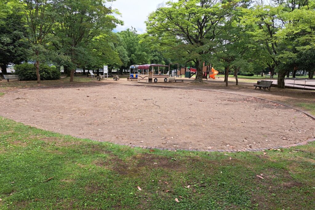 福井総合グリーンセンターのわんぱくの森の砂場