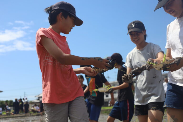 泥に触れ、お米を育てる｜久米中学校創立80周年記念【愛媛県松山市】