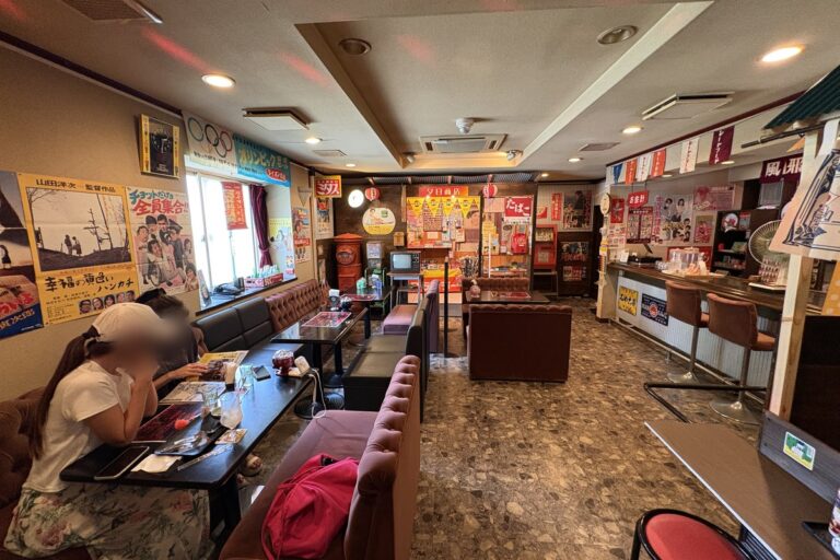 駄菓子は10円、BGMは昭和歌謡｜小淵沢のあぜ道の先に、時が止まった喫茶店【山梨県北杜市】