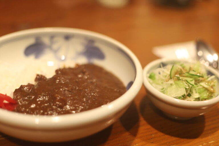 松山で40年「珈琲香舗 カワシマ」名物のカレーを訪ねて【愛媛県】