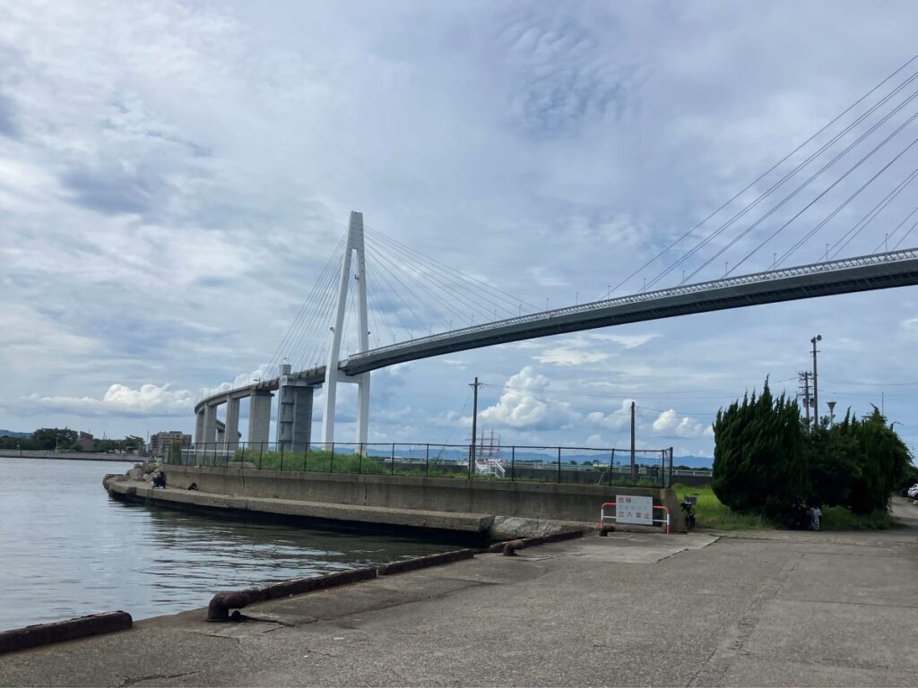 堀岡発着場からの新湊大橋