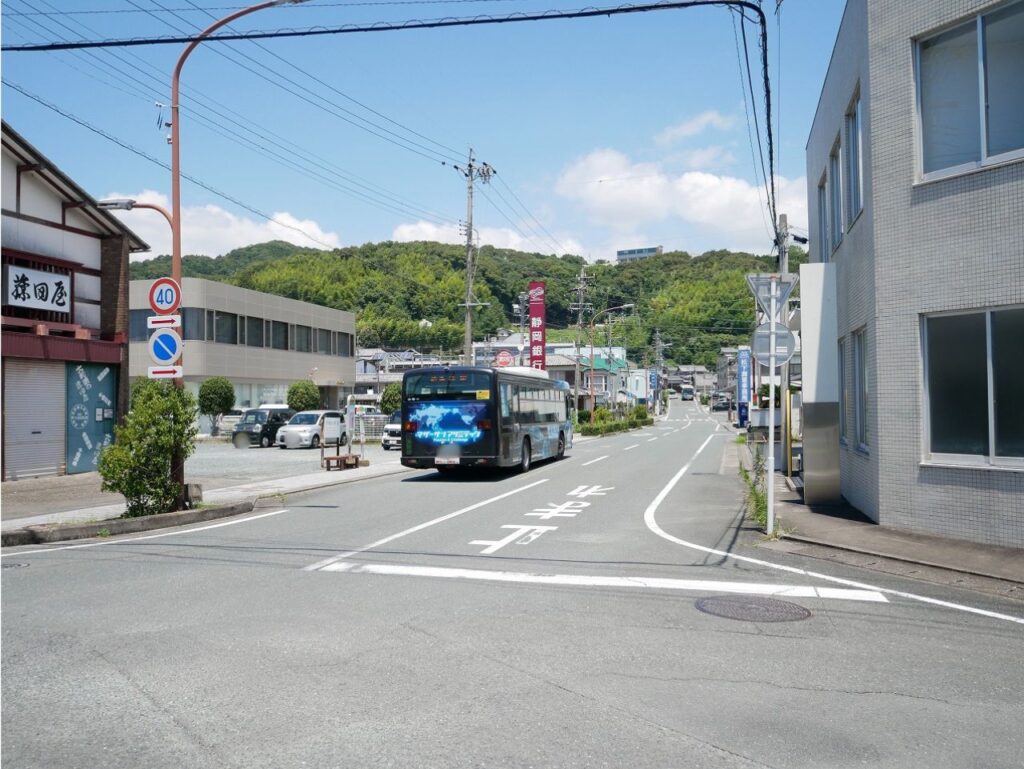 気賀駅北口前から北方面を眺める