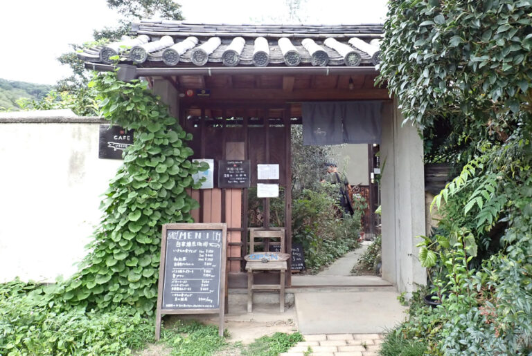 赤磐市の「CAFE いきもの舎」は身近な生き物たちを知ることができる癒しの空間！