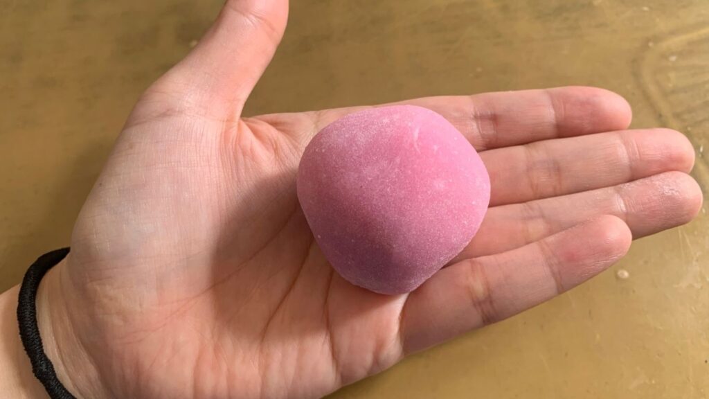 いちご大福とお月見饅頭、実際に食べてみました