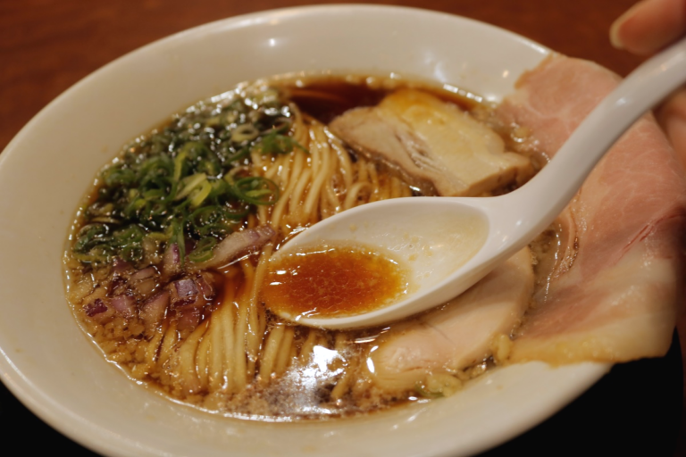 東大阪で味わう自家製麺「中華そば九兵衛」の一杯｜大阪府東大阪市